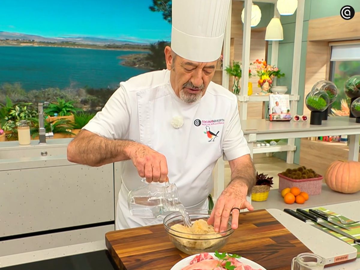 Remoja la miga de pan en agua y vinagre