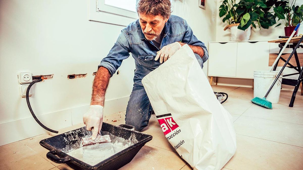 Cómo multiplicar enchufes en la pared paso 4