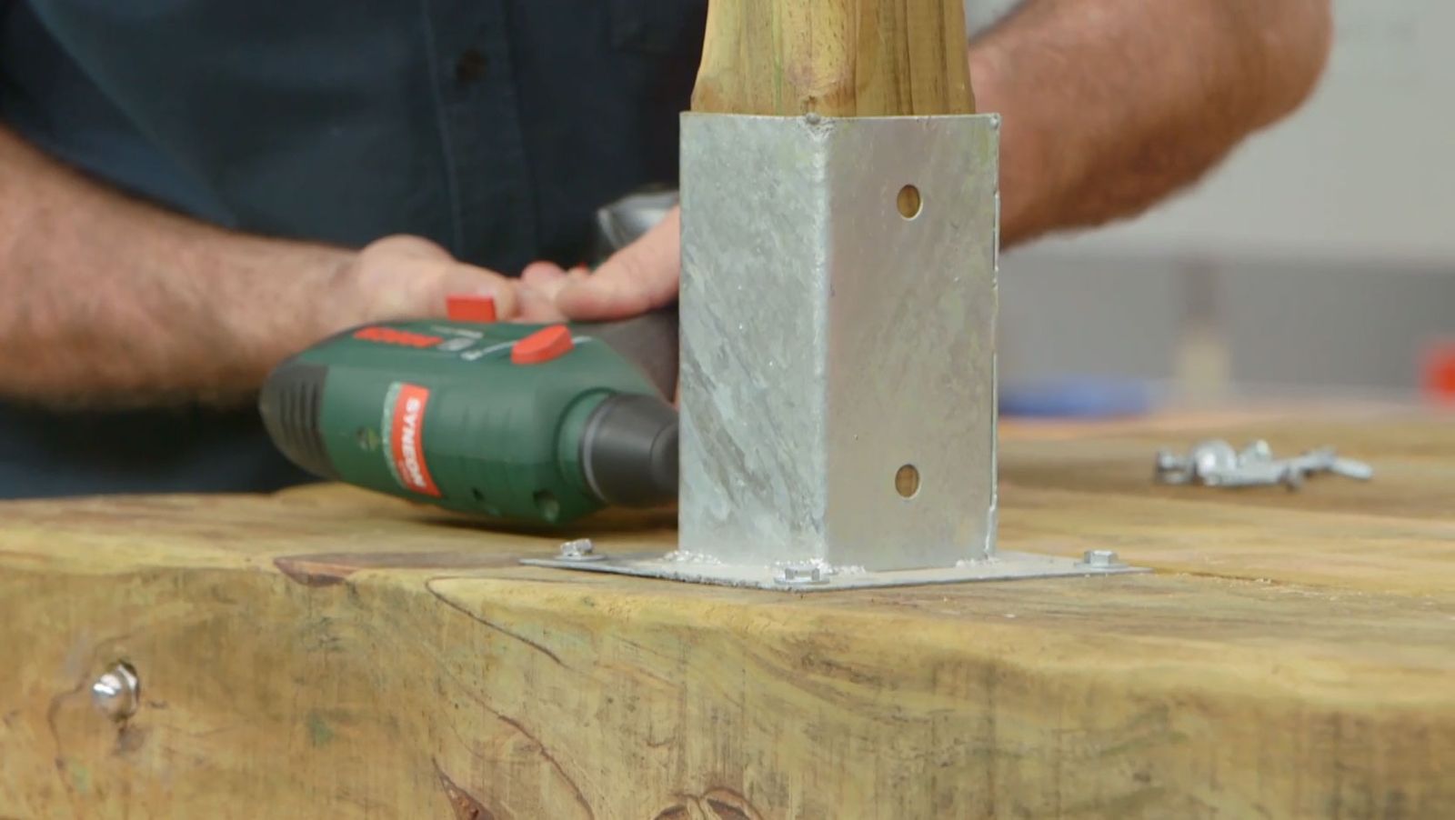 Como hacer una mesa de comedor con traviesas de madera paso 12 Como hacer una mesa de comedor con traviesas de madera paso 12