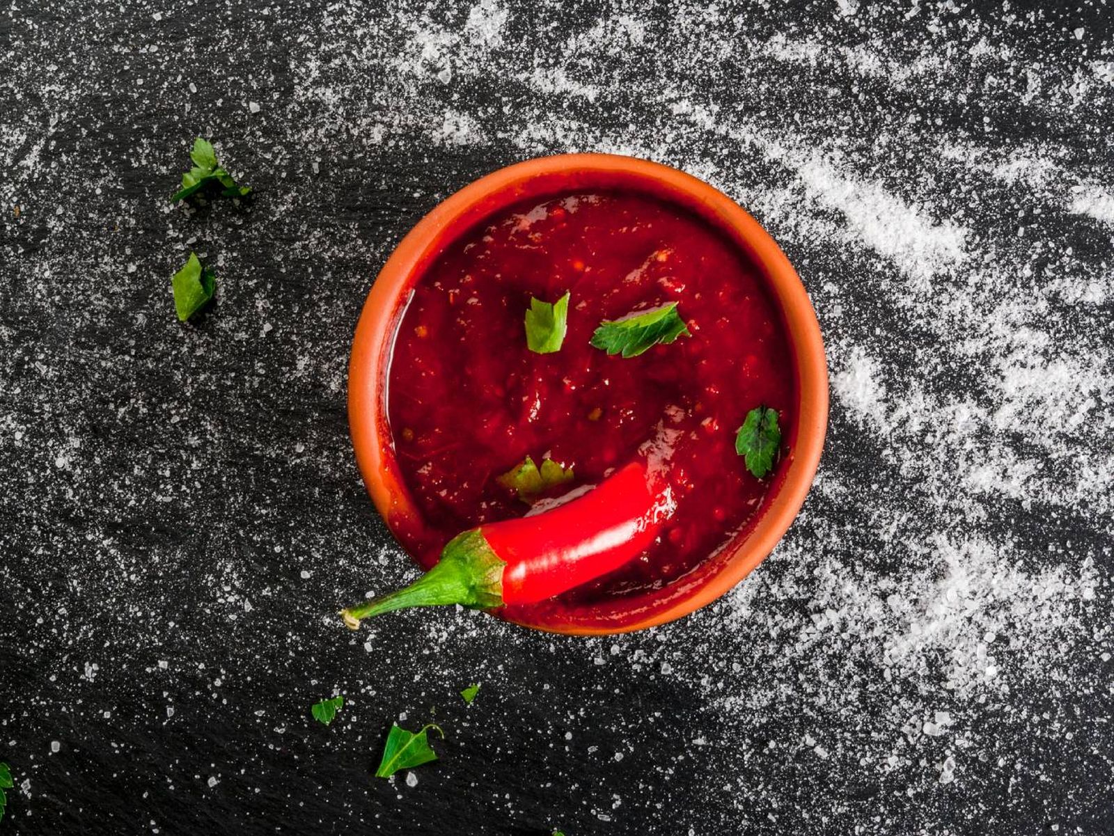 El rojo estimula el apetito y transmite energía: perfecto para platos especiados y picantes. El rojo estimula el apetito y transmite energía: perfecto para platos especiados y picantes.