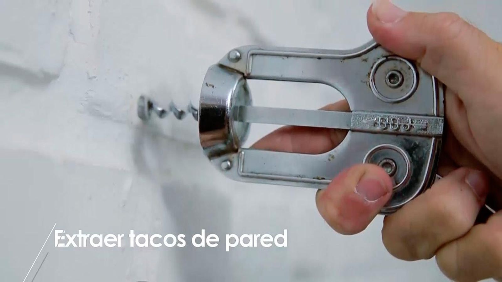 965 briconsejo2 extraer tacos pared paso 3