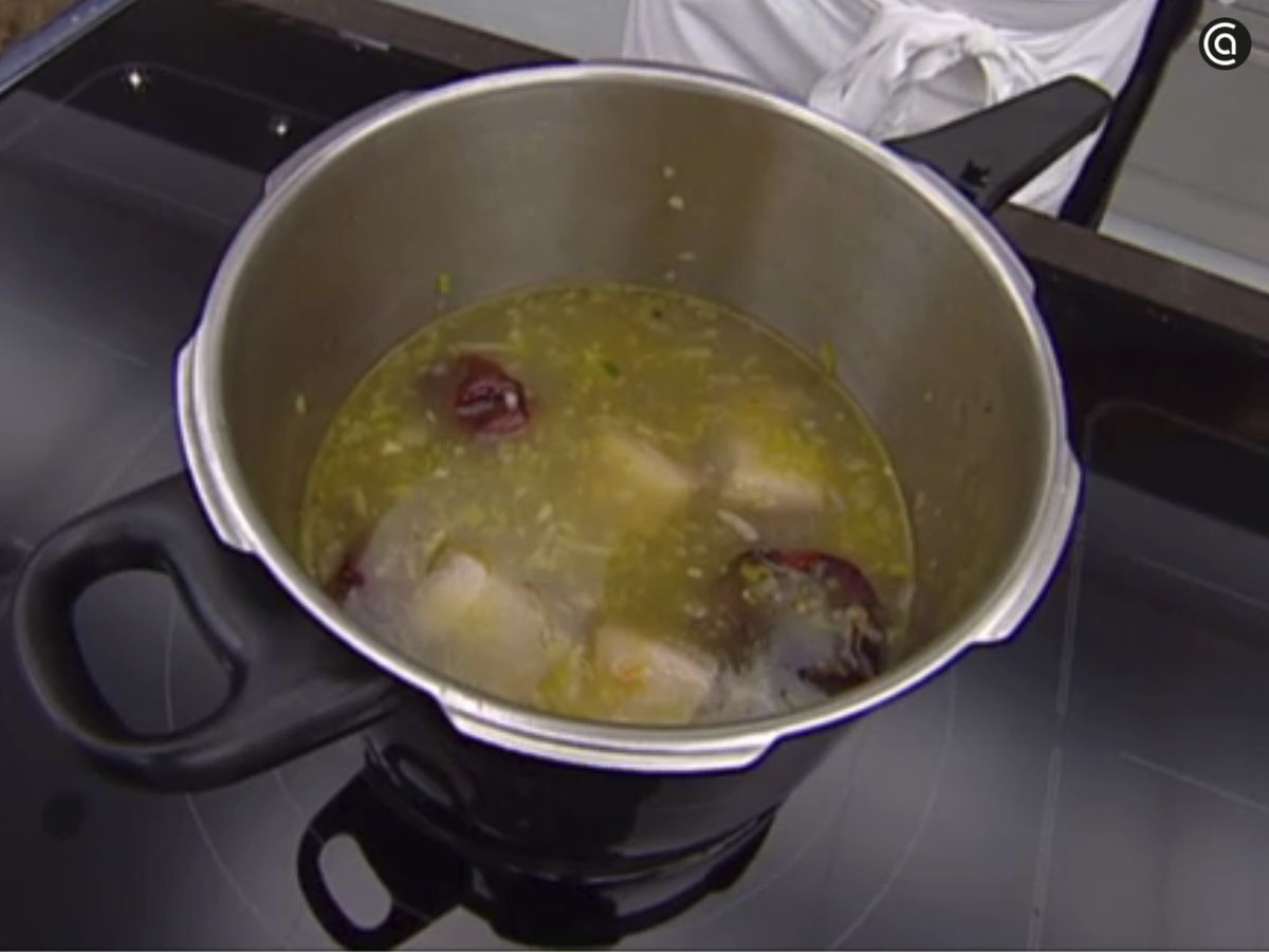 Cubre con agua, tapa la olla y cocina durante 12 minutos