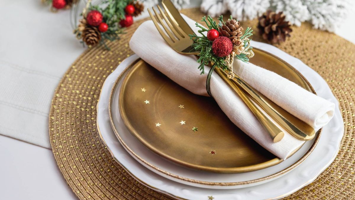 Idea sencilla pero elegante para decorar la mesa