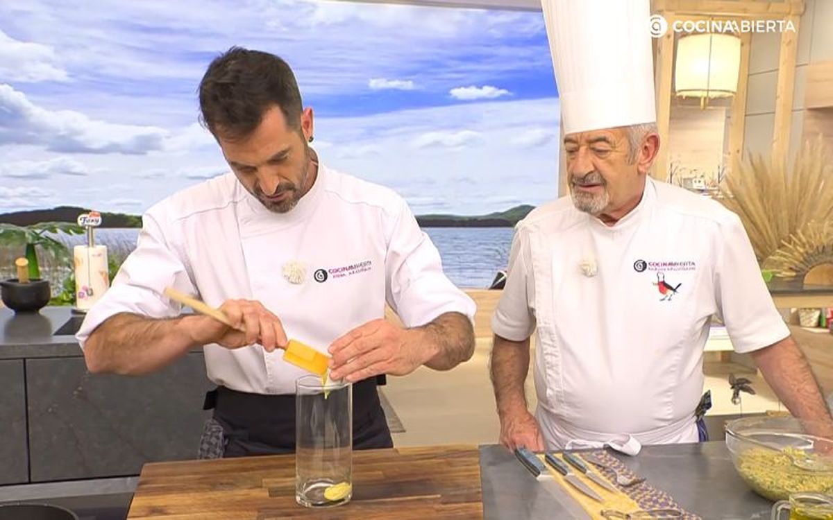 Vierte dos cucharadas de mostaza para hacer esta mayonesa especial