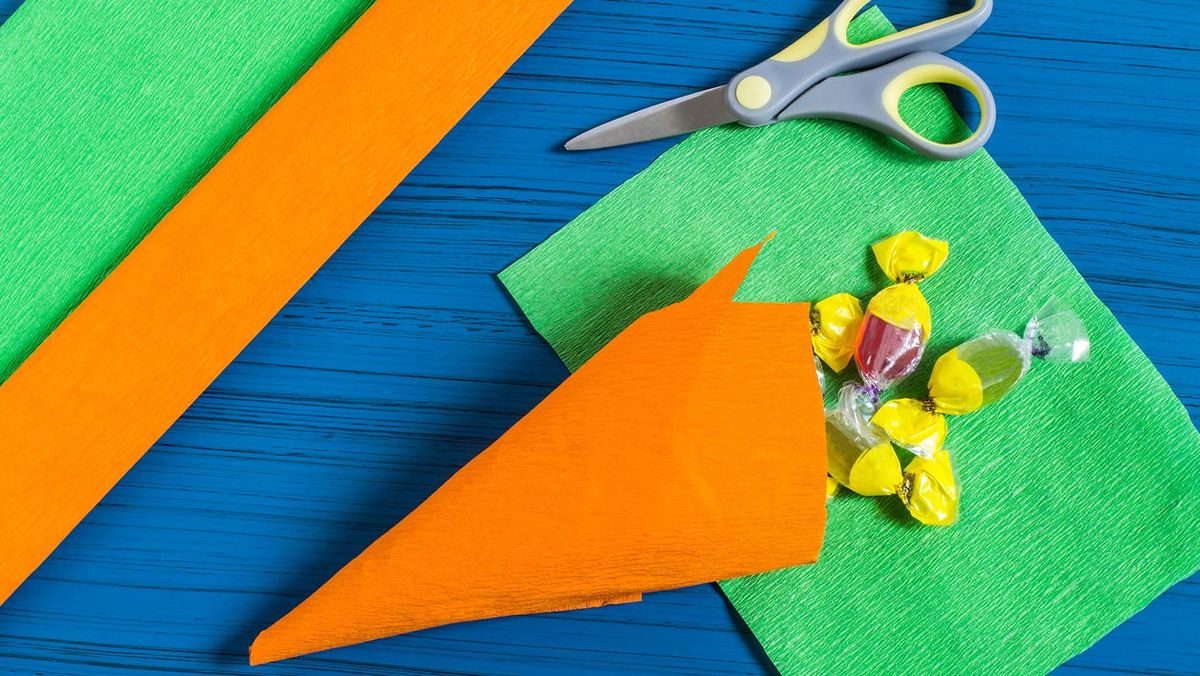 ideas creativas envolver regalos originales zanahoria paso 2