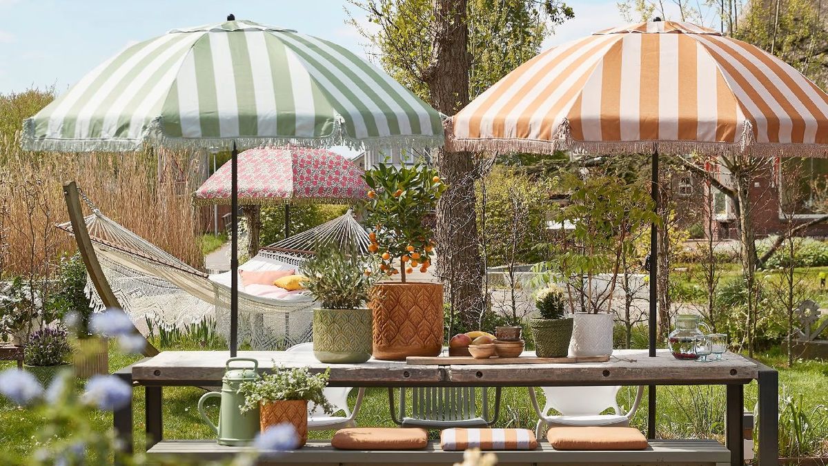 Las sombrillas no solo protegen del sol, también aportan un carácter único al espacio