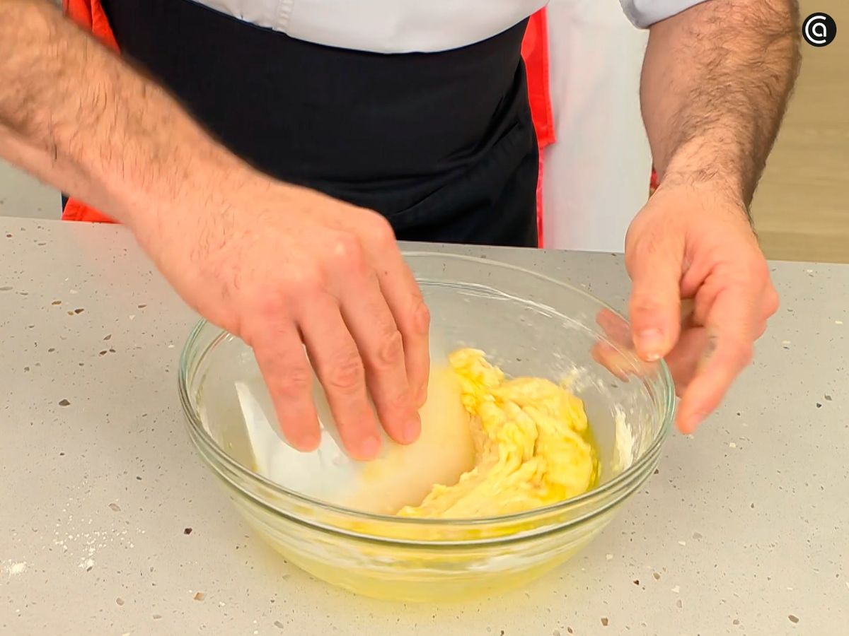 Remueve los ingredientes y deja reposar la mezcla