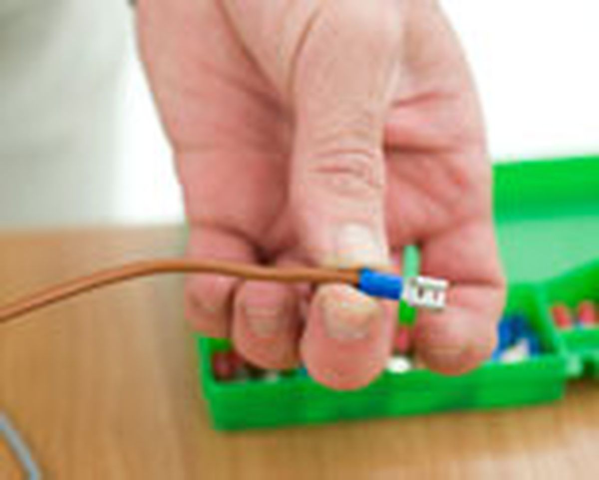 Brico 0648 1 engarzar terminales cable paso 2