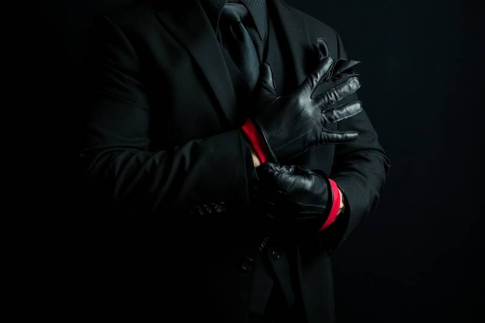 El negro puede decir mucho en relación al estilo de vida de la persona que lo emplea en su día a día. El negro puede decir mucho en relación al estilo de vida de la persona que lo emplea en su día a día.
