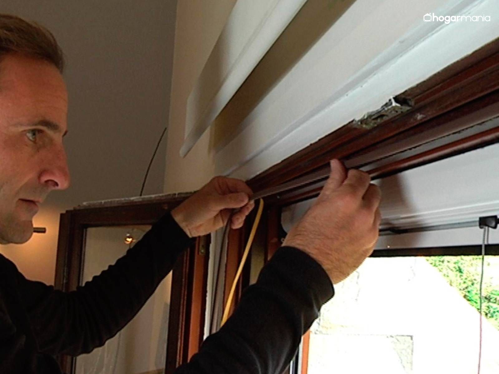 Cómo colocar un burlete en la ventana
