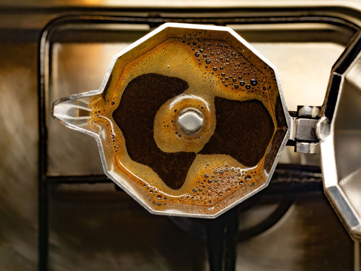 El clásico café de la mañana que a veces sobra y nos plantea la duda de recalentarlo.