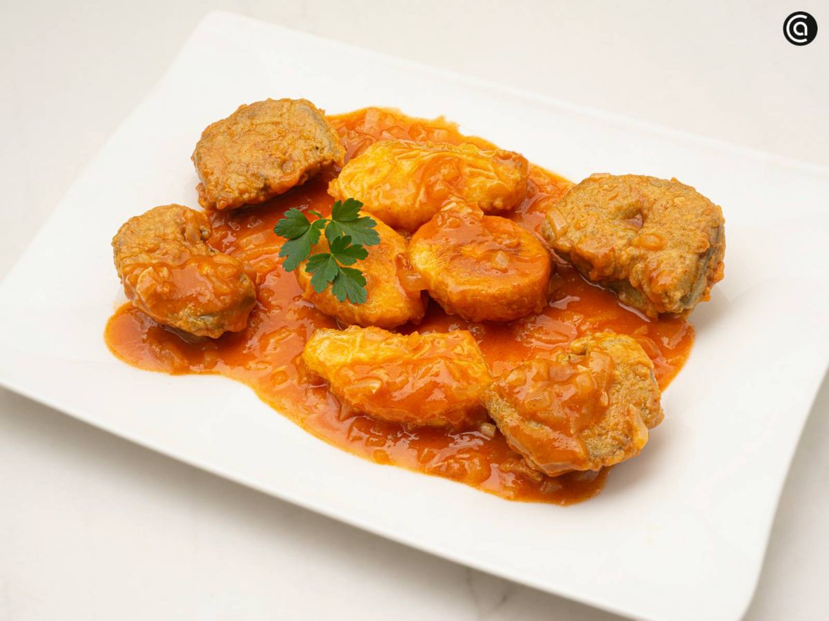 Sirve y decora con perejil