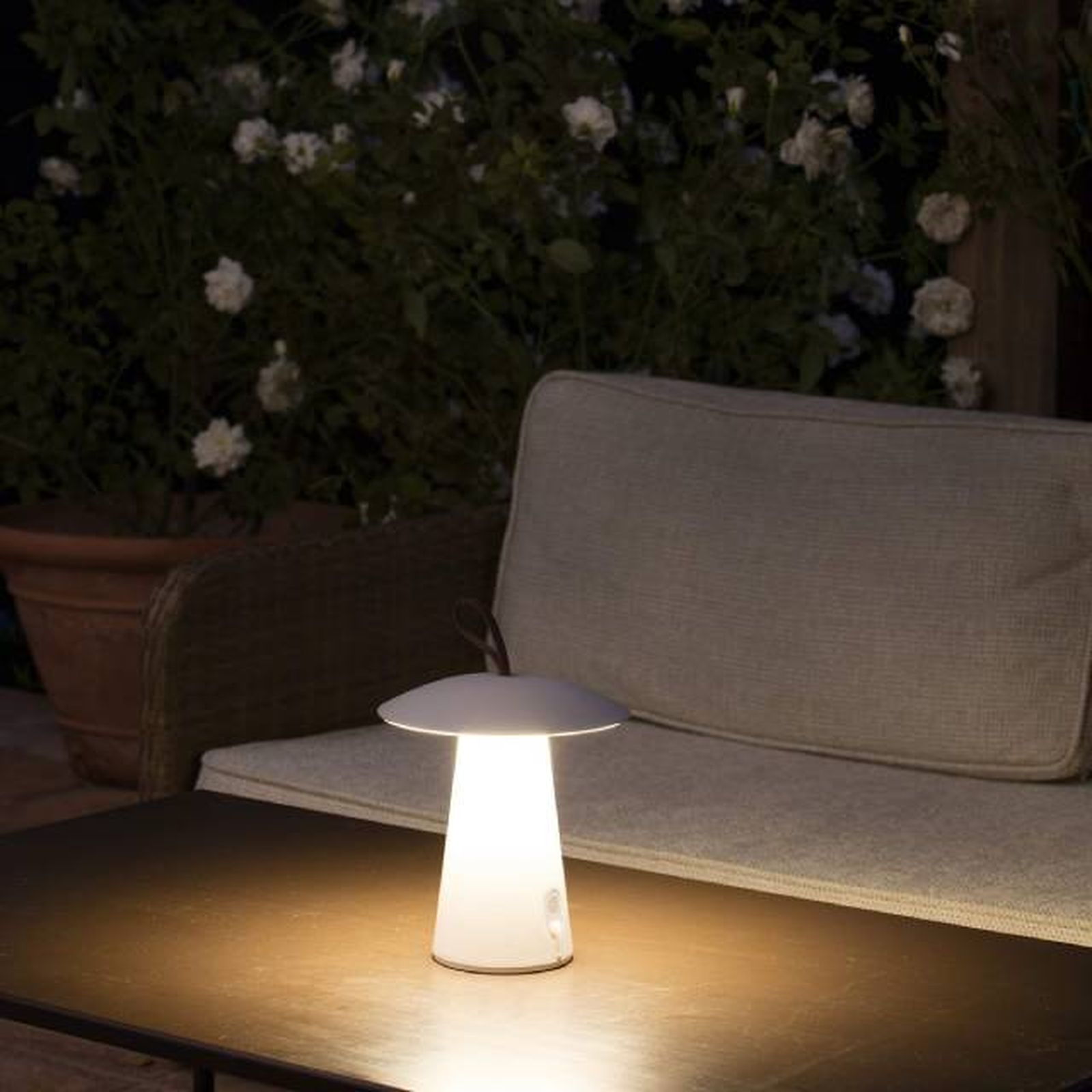 Descubre las diferentes soluciones para iluminar la terraza y crear un ambiente único 14 Descubre las diferentes soluciones para iluminar la terraza y crear un ambiente único 14