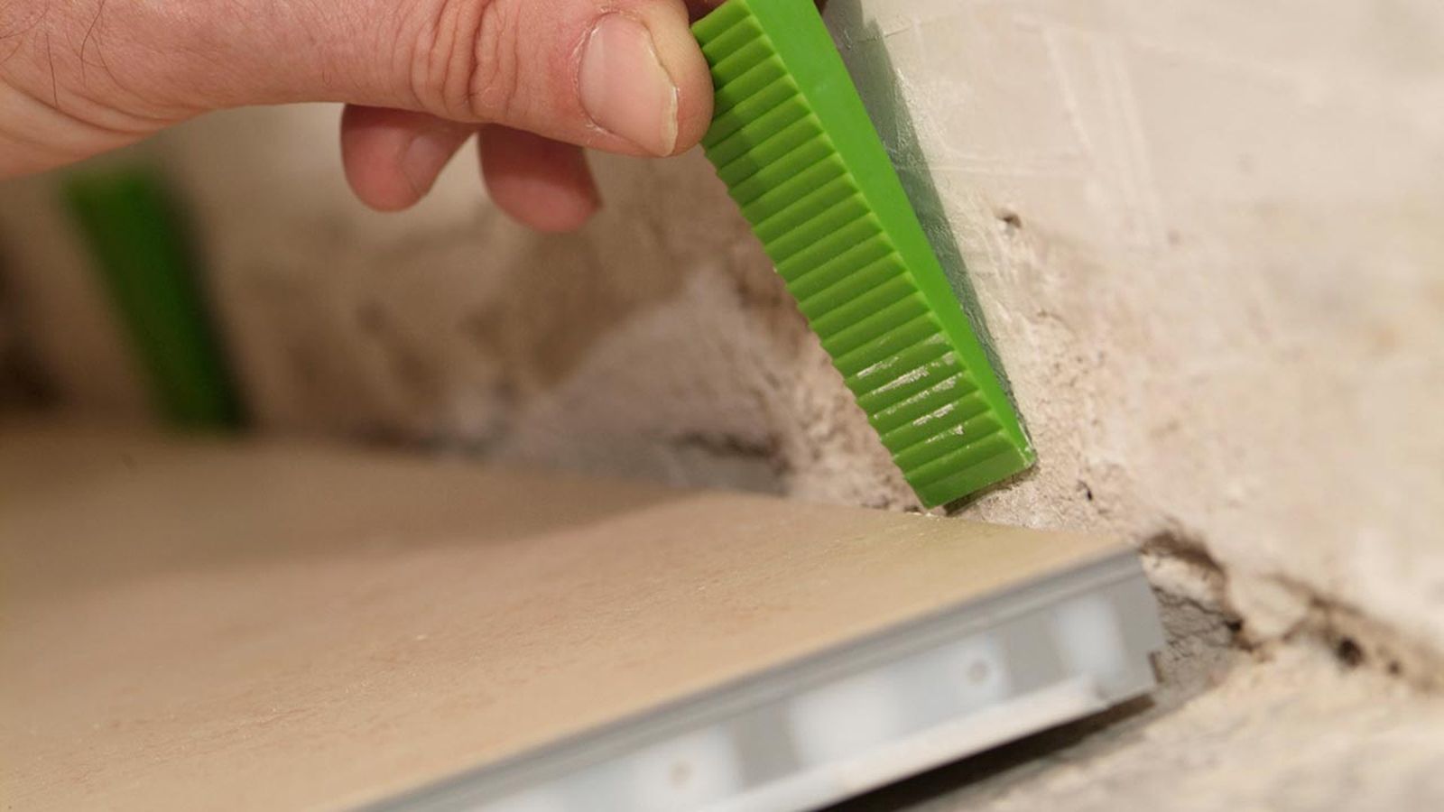 Revestir suelo con gres sin obra paso 5 Revestir suelo con gres sin obra paso 5