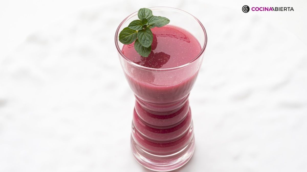 Batido casero de remolacha, granada y naranja de Karlos Arguiñano