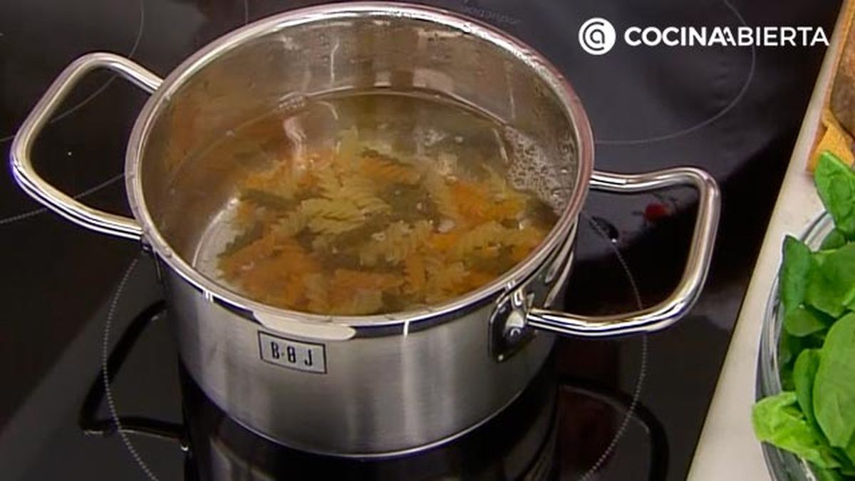 ensalada de espinacas y queso con albaricoques receta karlos arguinano karl67740321 paso1