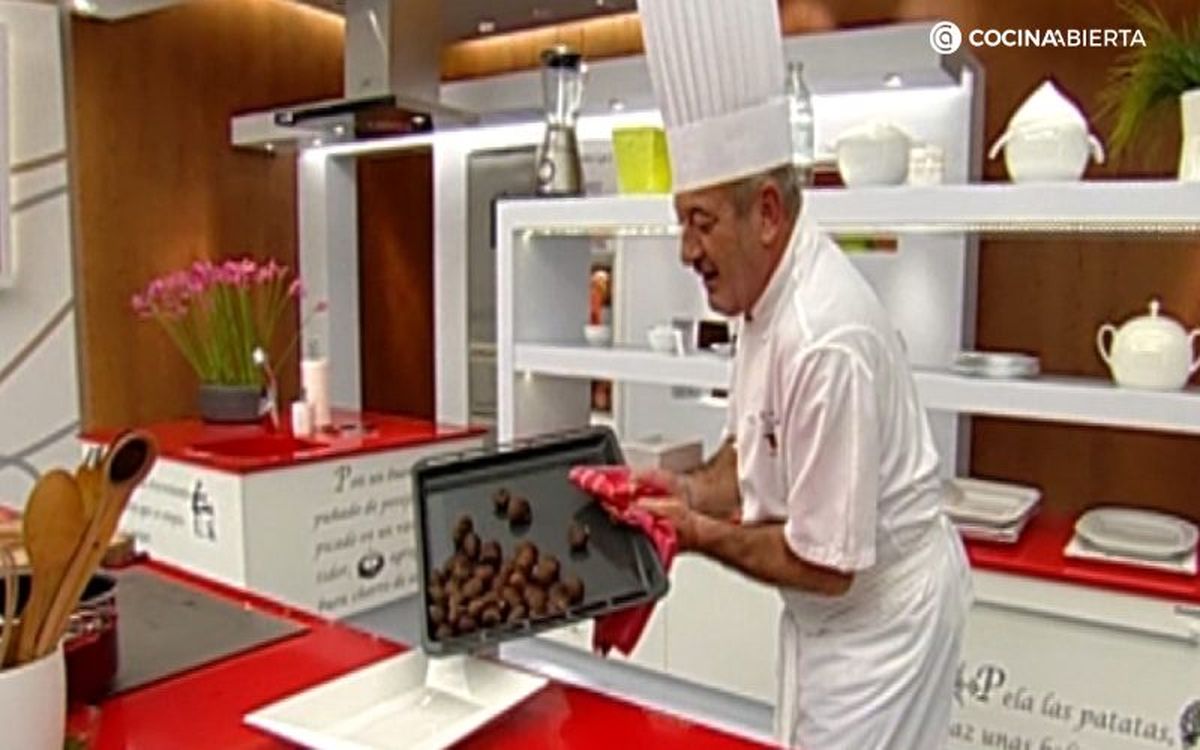 Sabrás que las castañas están listas cuando la piel se haya abierto y se vean doradas.