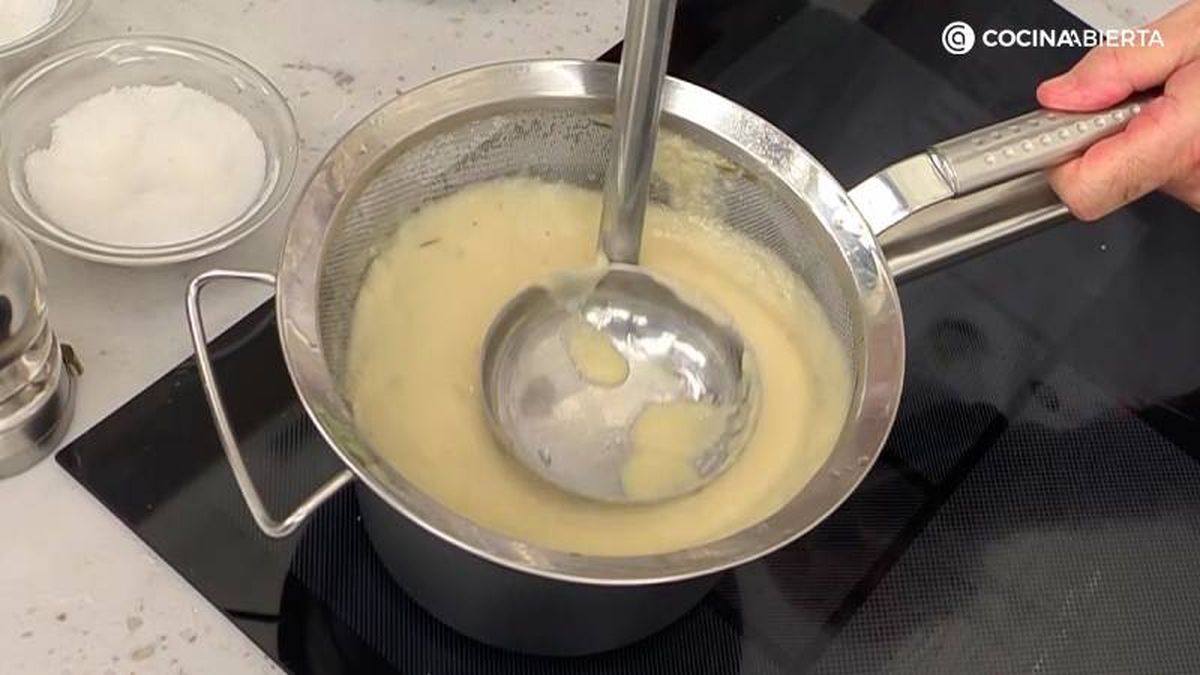 Cuela el puré de hortlizas en un cazo