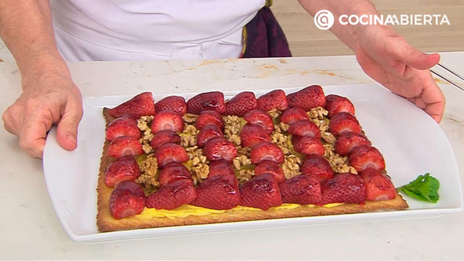 Receta tarta de fresas naturales nueces y crema pastelera postre facil al horno eva arguinano KARL6712 paso5 Receta tarta de fresas naturales nueces y crema pastelera postre facil al horno eva arguinano KARL6712 paso5