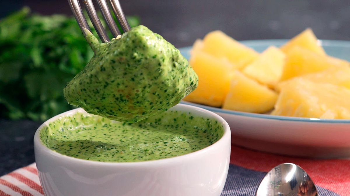 Recopilatorio de salsas fáciles para acompañar platos de pescado  mojo verde canario