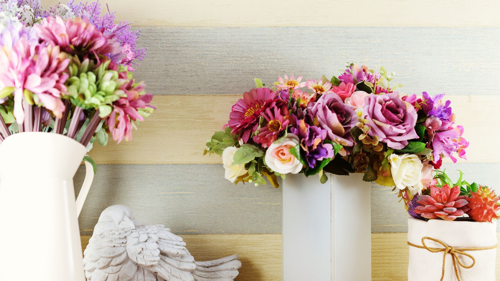 Las flores artificiales pueden ayudarte a que tu casa parezca más acogedora y vital