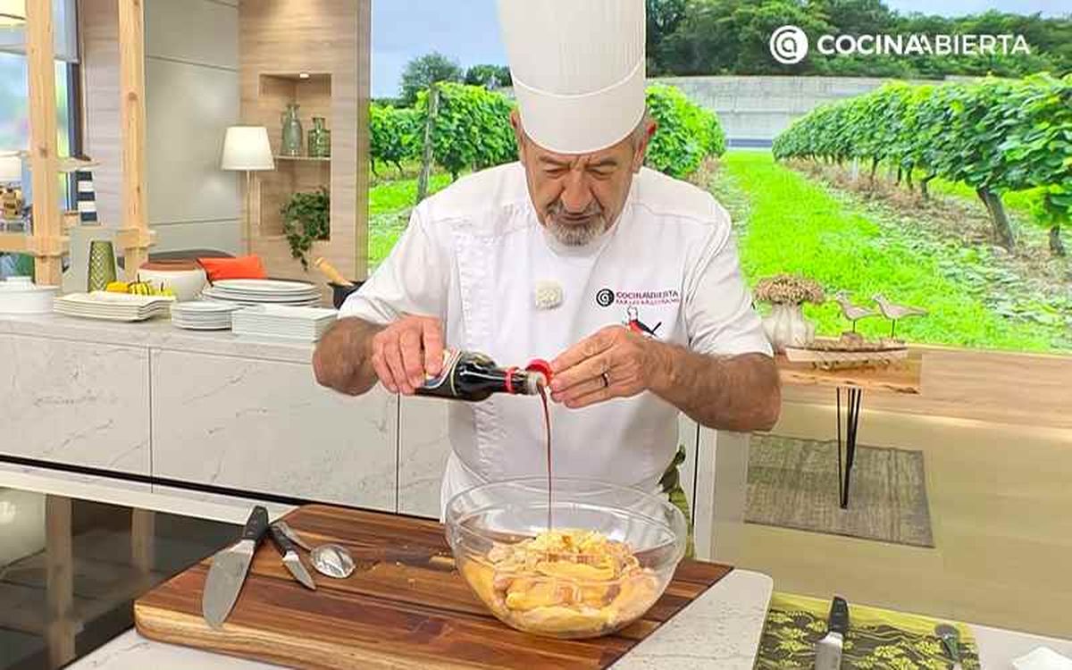 Karlos Arguiñano marina las alitas de pollo con salsa de soja