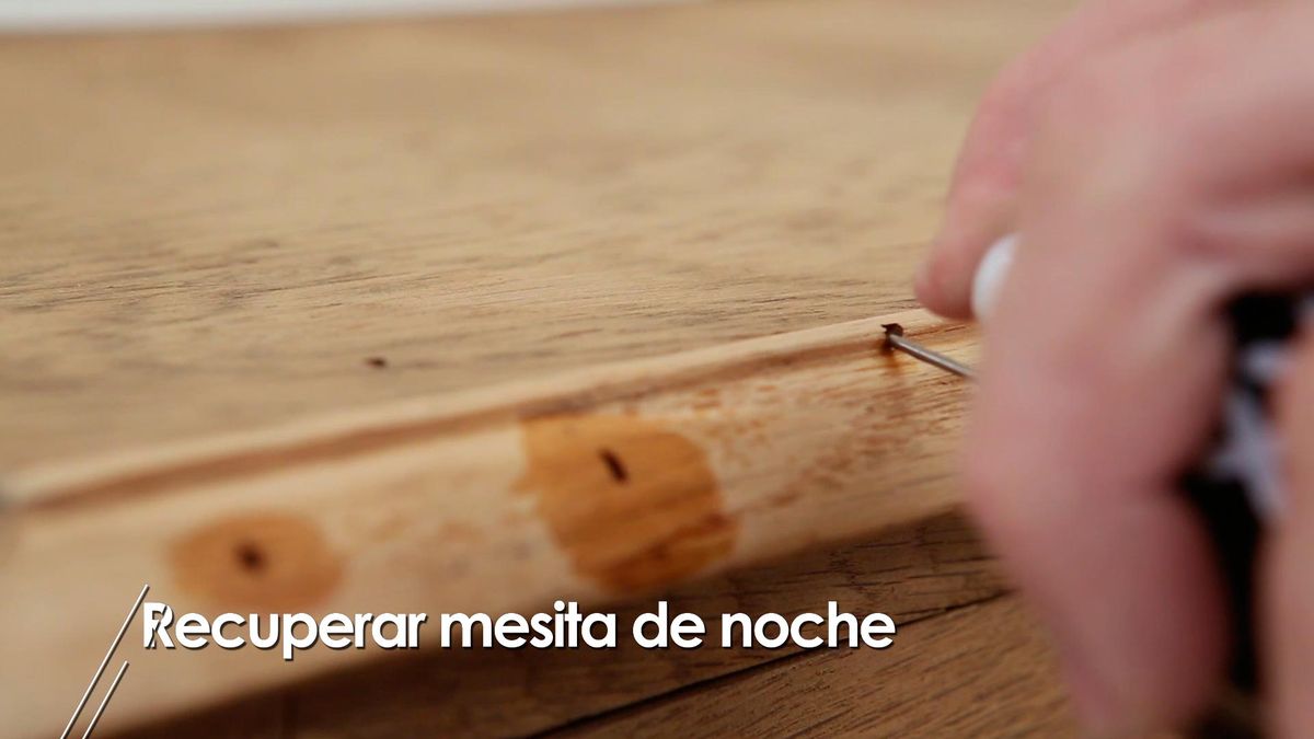 Cómo recuperar una mesita de noche con carcoma paso 2