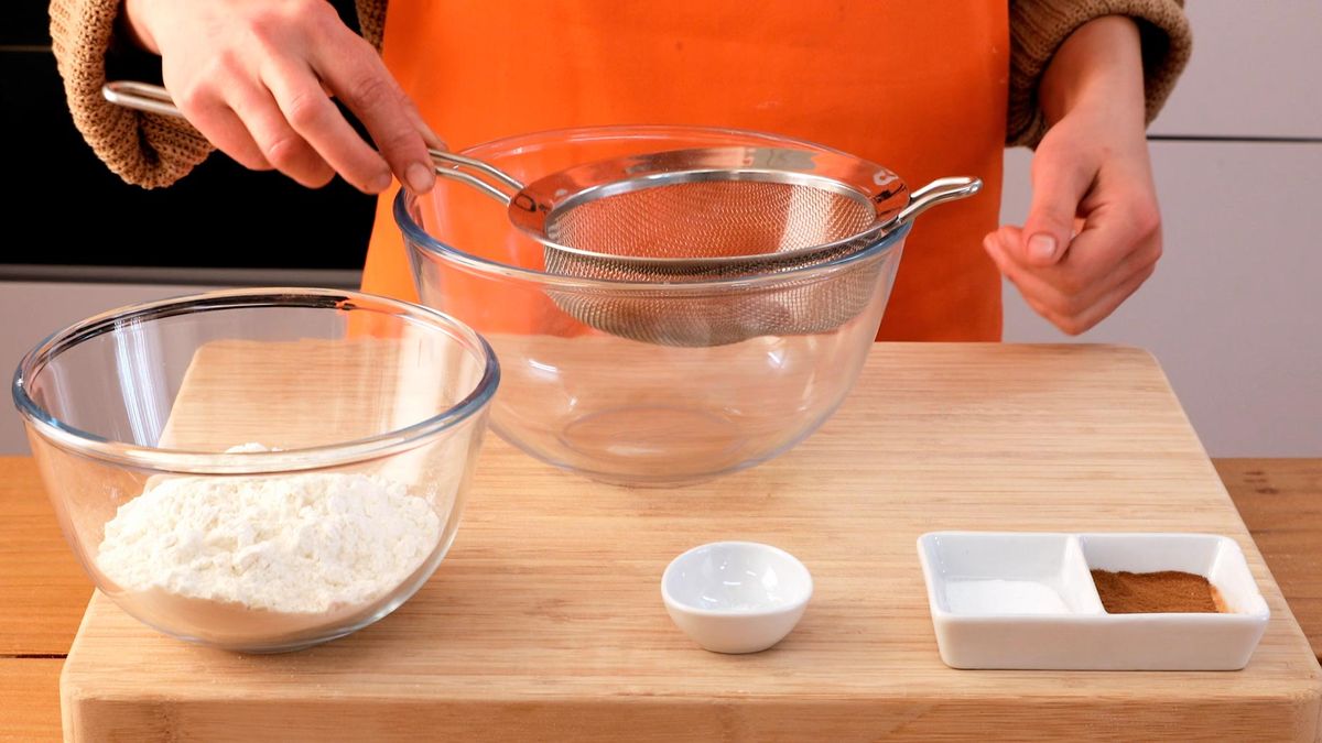 Bizcocho de plátano, avellanas y arándanos   paso 1