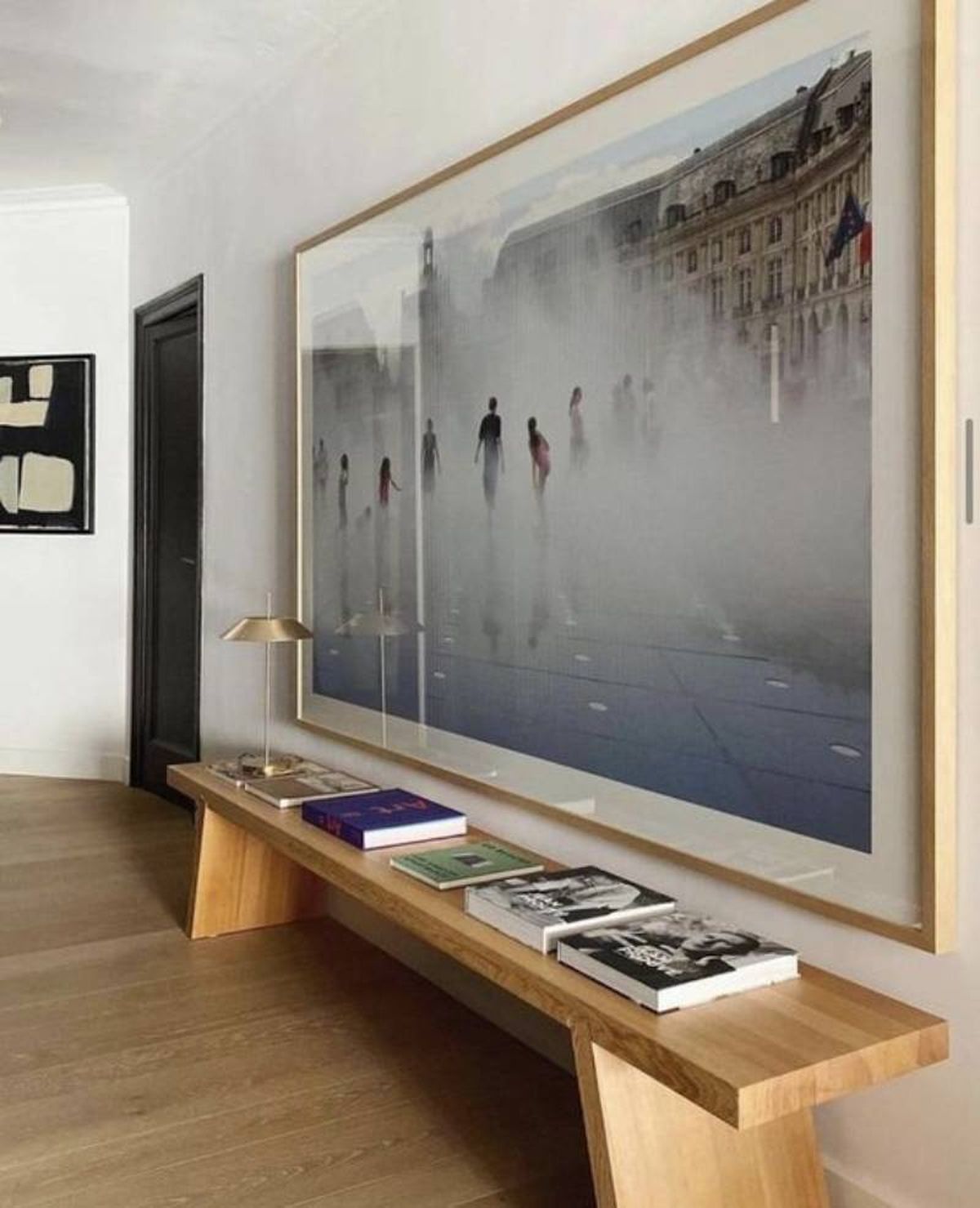 Foto grande en la pared del salón.