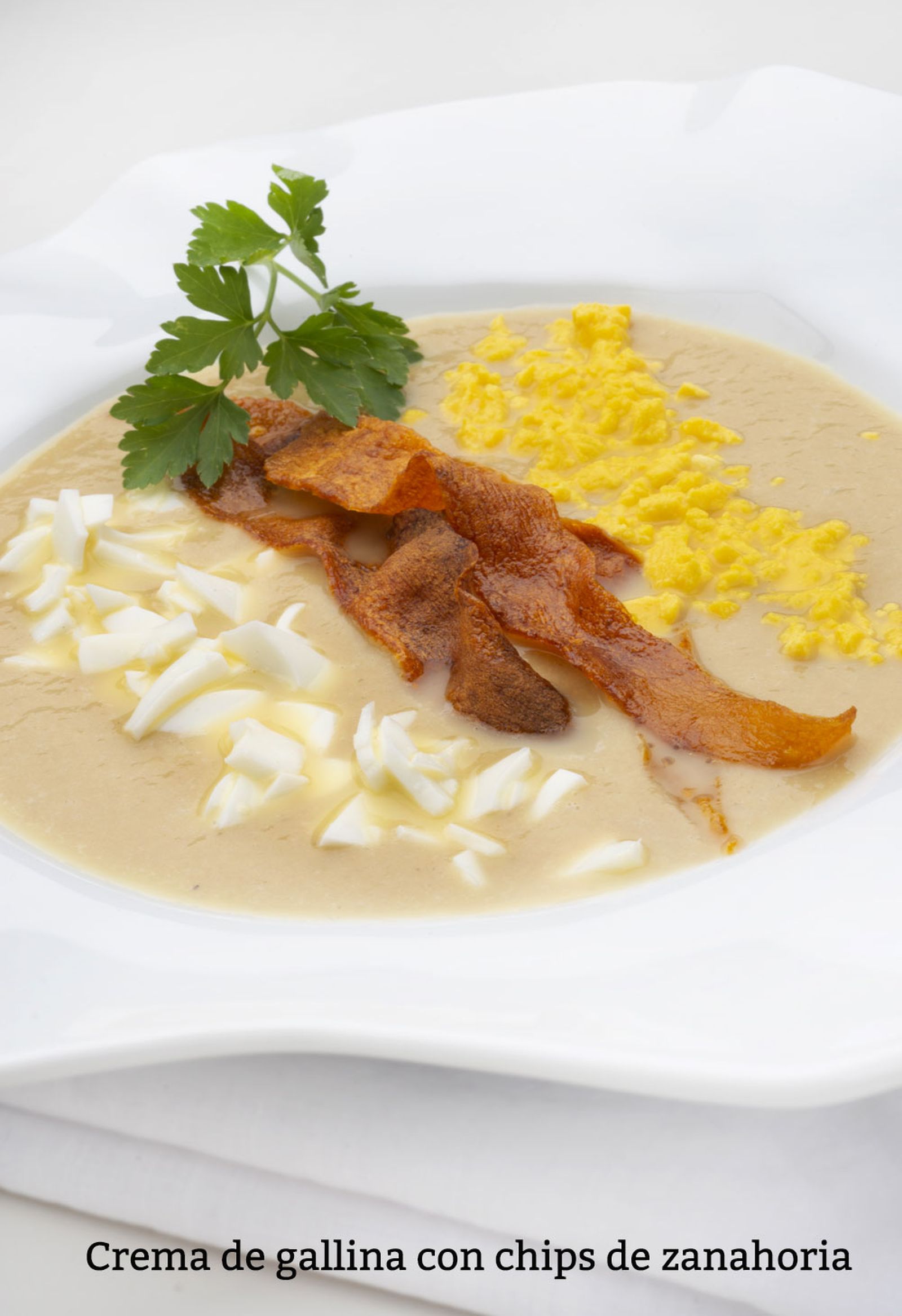 crema de gallina con chips de zanahoria v crema de gallina con chips de zanahoria v