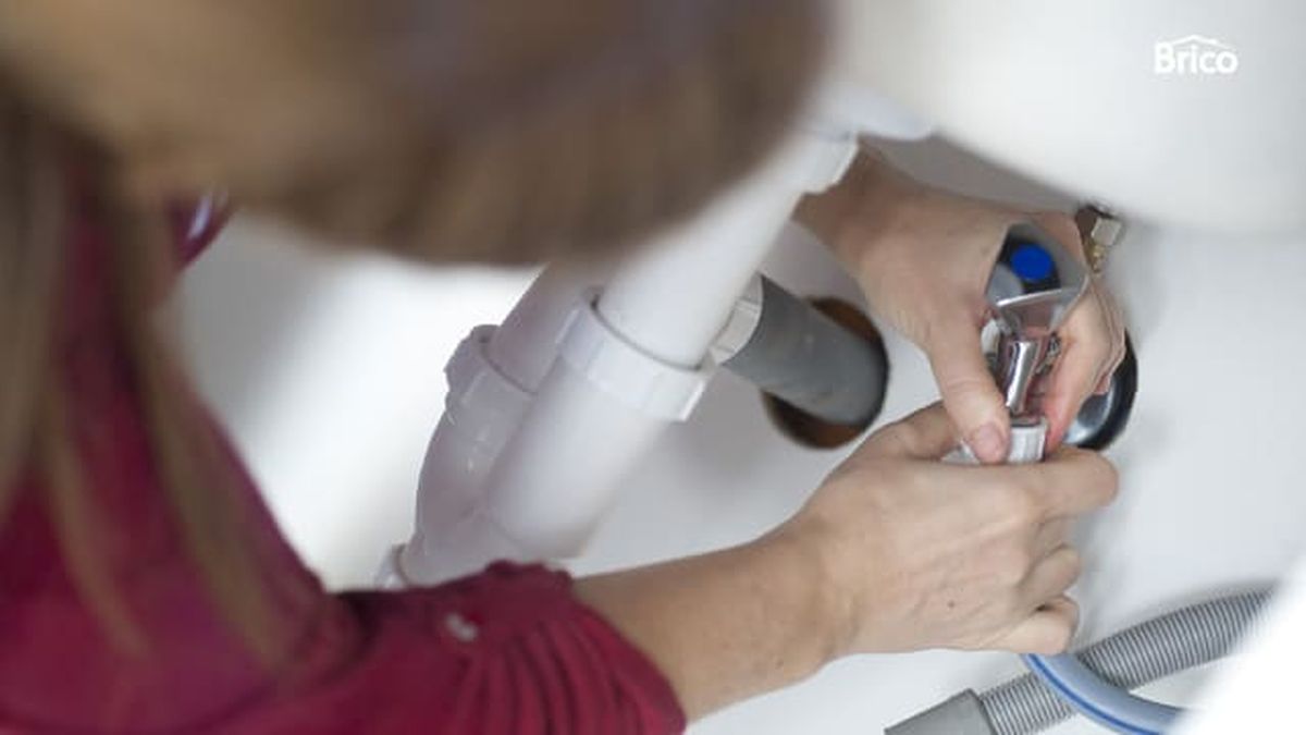 Bricomania 687 Instalar lavavajillas paso5