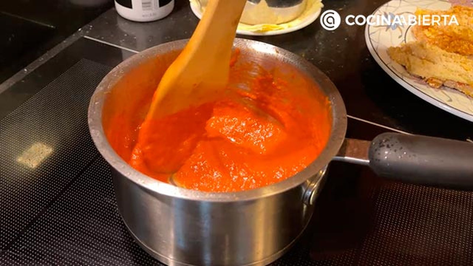 pechuga de pollo rellena de jamon y queso con salsa de pimientos receta joseba arguinano paso4 pechuga de pollo rellena de jamon y queso con salsa de pimientos receta joseba arguinano paso4