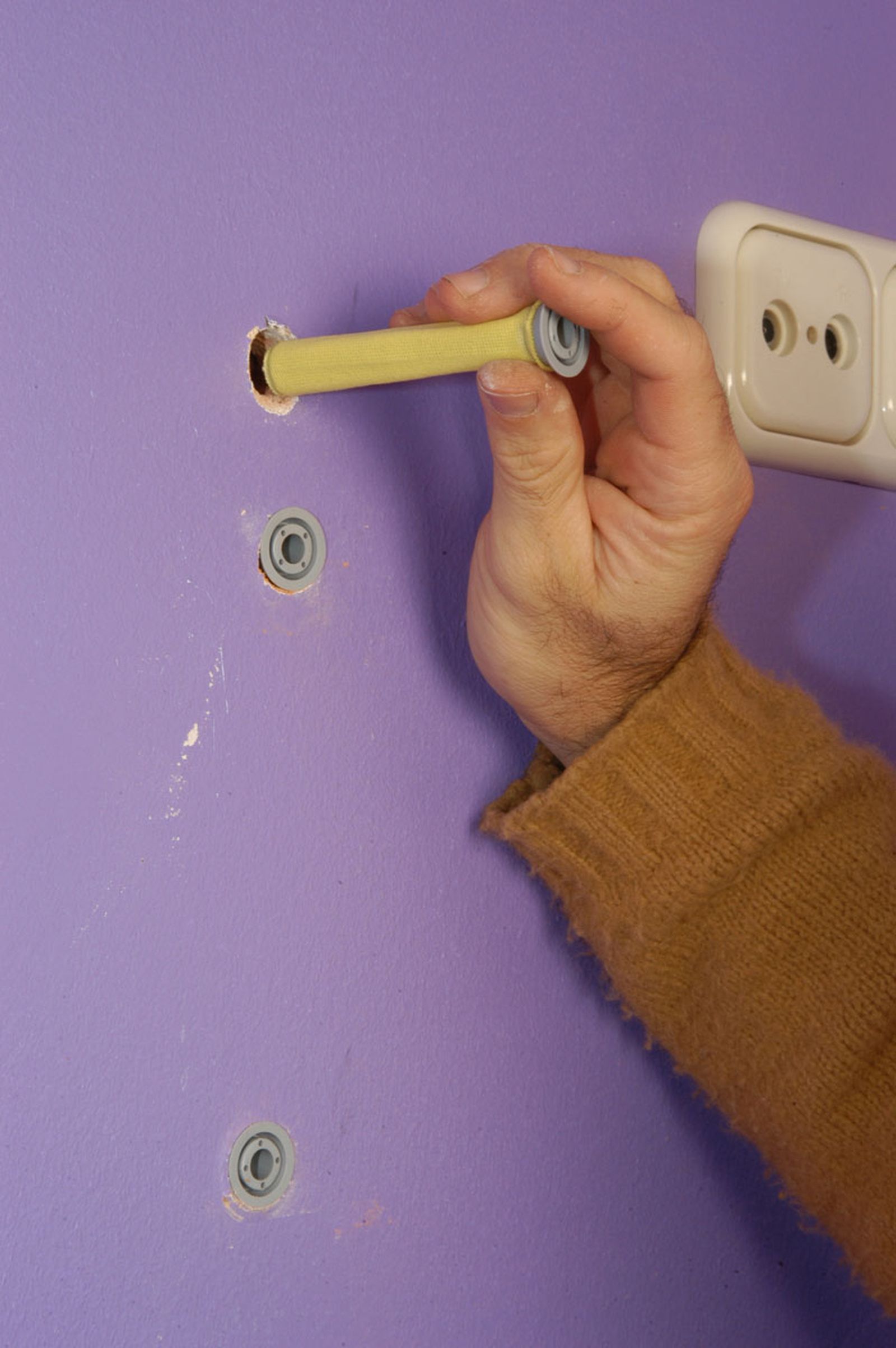 Cómo fijar un soporte para TV paso 3 Cómo fijar un soporte para TV paso 3