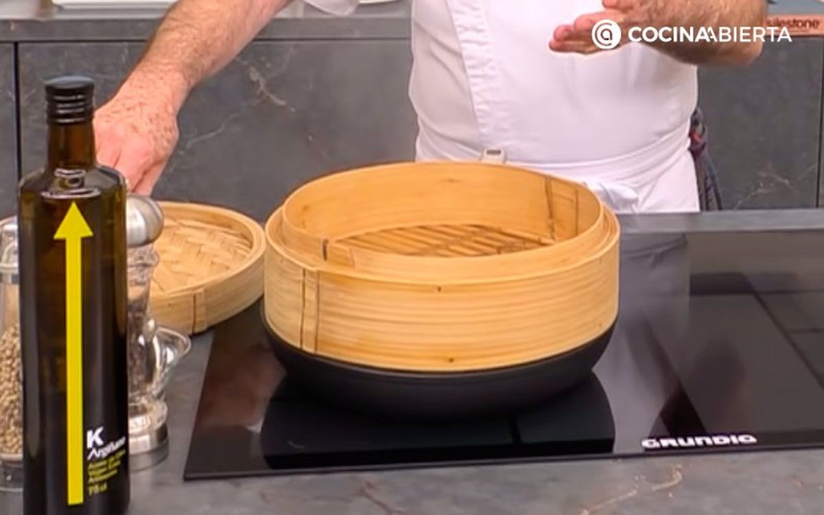 La vaporera debe encajar en la sartén o wok