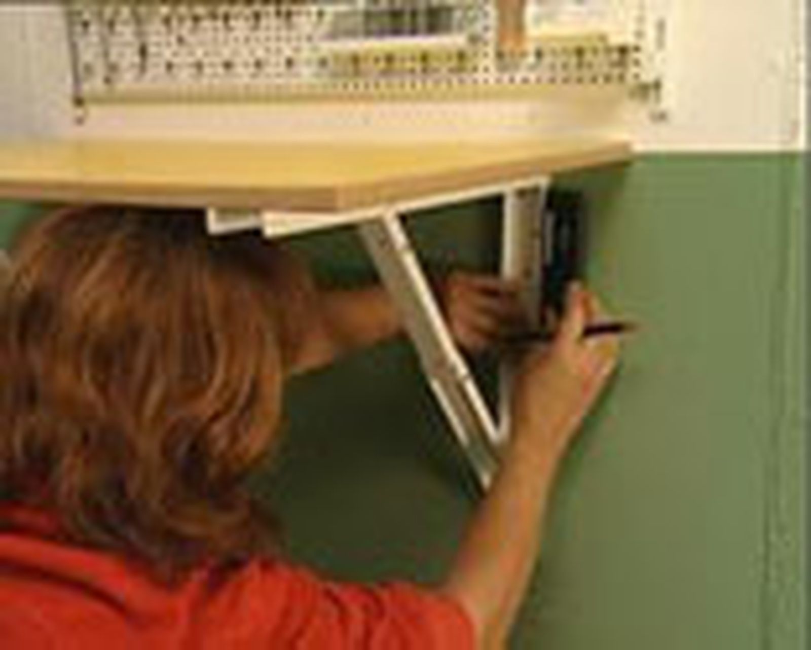 brico 0467 2 Instalacion mesa auxiliar abatible paso 4 brico 0467 2 Instalacion mesa auxiliar abatible paso 4