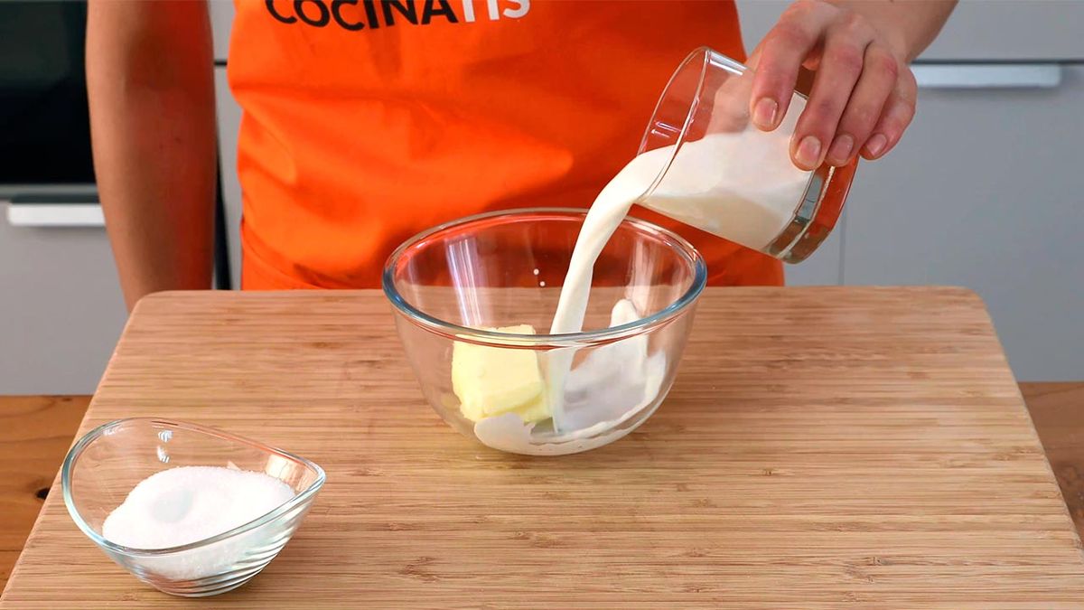 Receta de rollos de canela o cinnamon rolls  paso 1