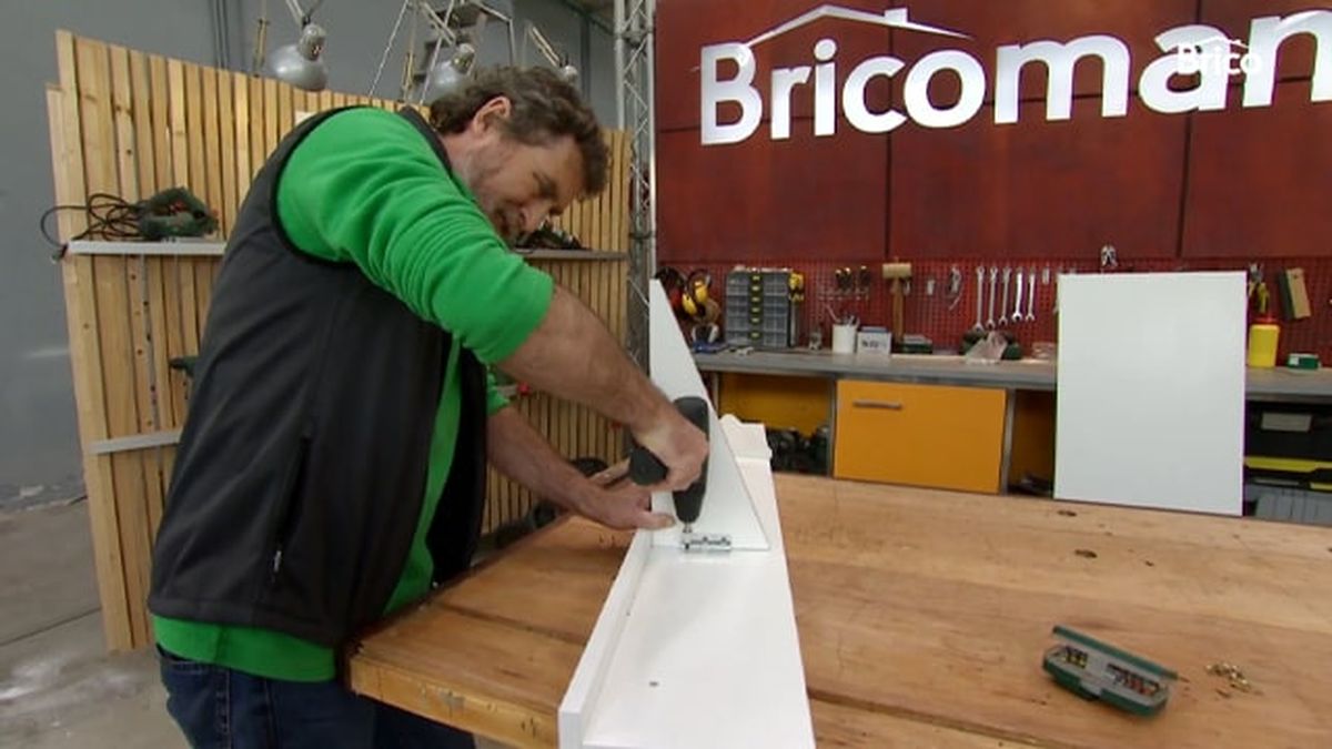 Cómo hacer un escritorio abatible paso 7