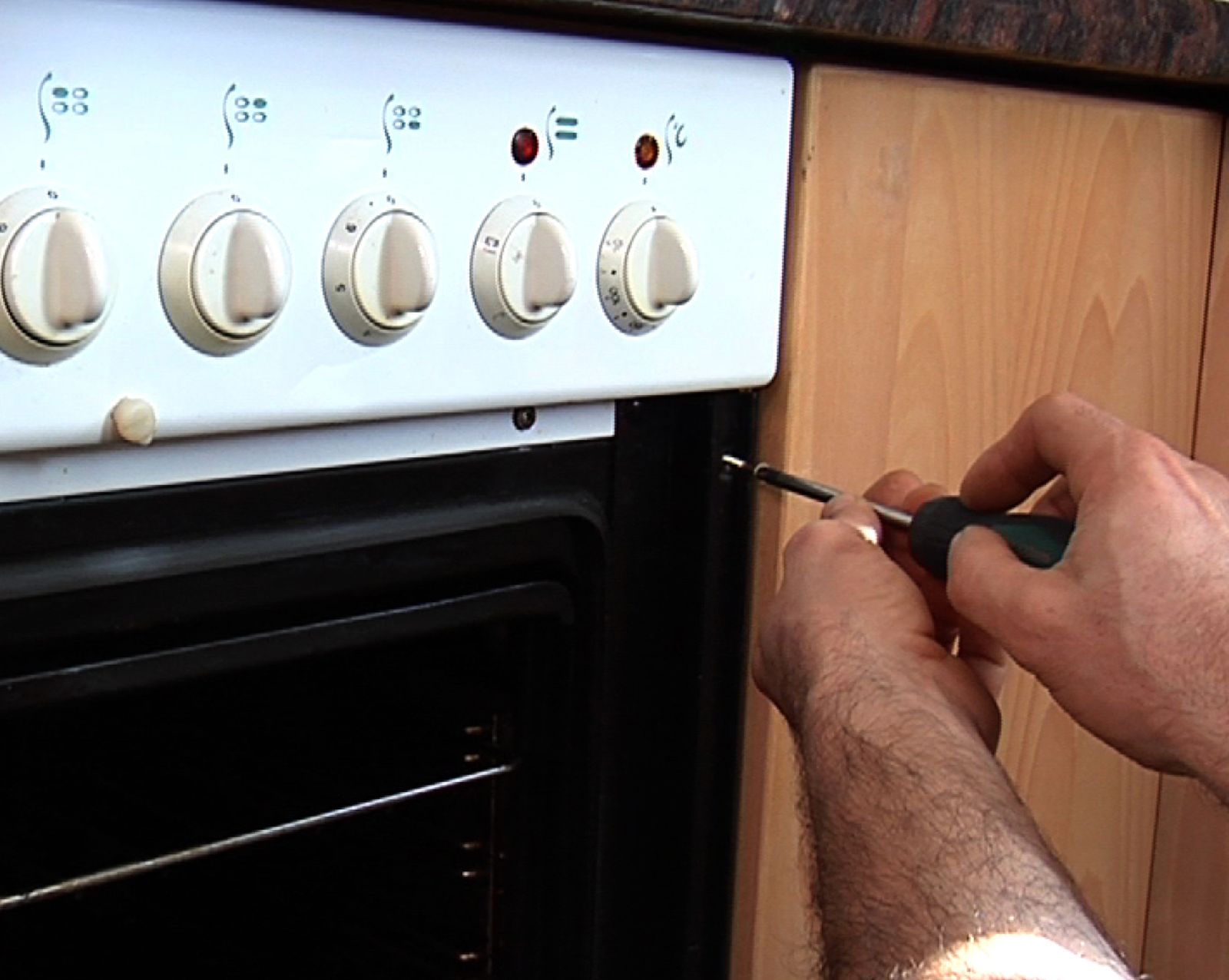 Instalar vitrocerámica y horno paso 2 Instalar vitrocerámica y horno paso 2