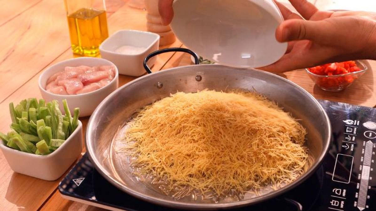 Fideuá de pollo y verduras   Paso 1