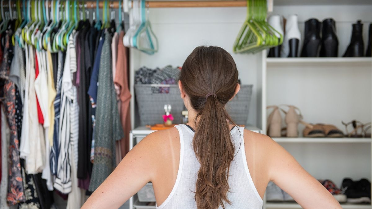 Tener el armario organizado te va a ahorrar mucho tiempo en tu rutina diaria