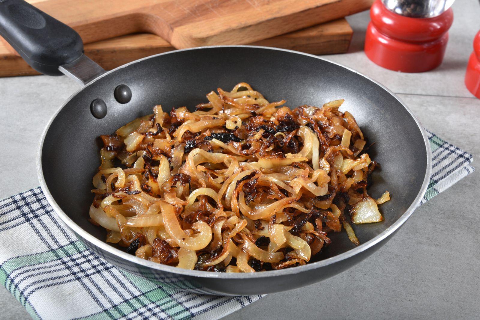 Descubre el truco para hacer cebolla caramelizada de forma rápida