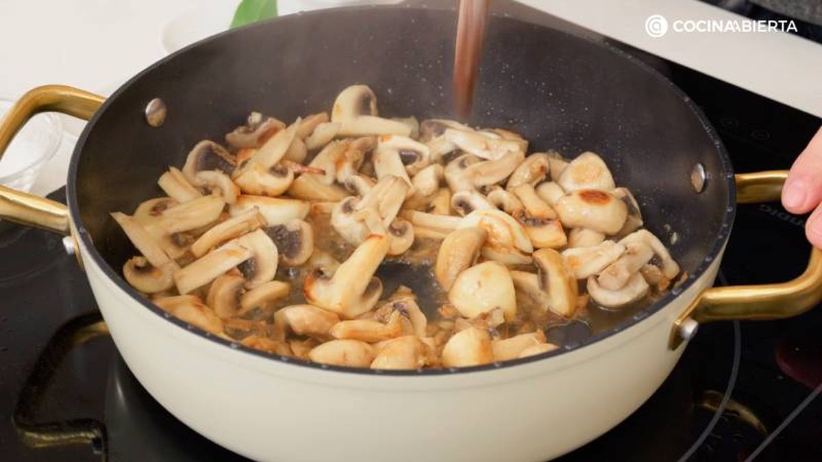 pollo con champinones y nata receta paso3