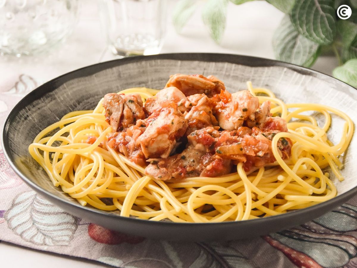 Espaguetis con pollo y verduras