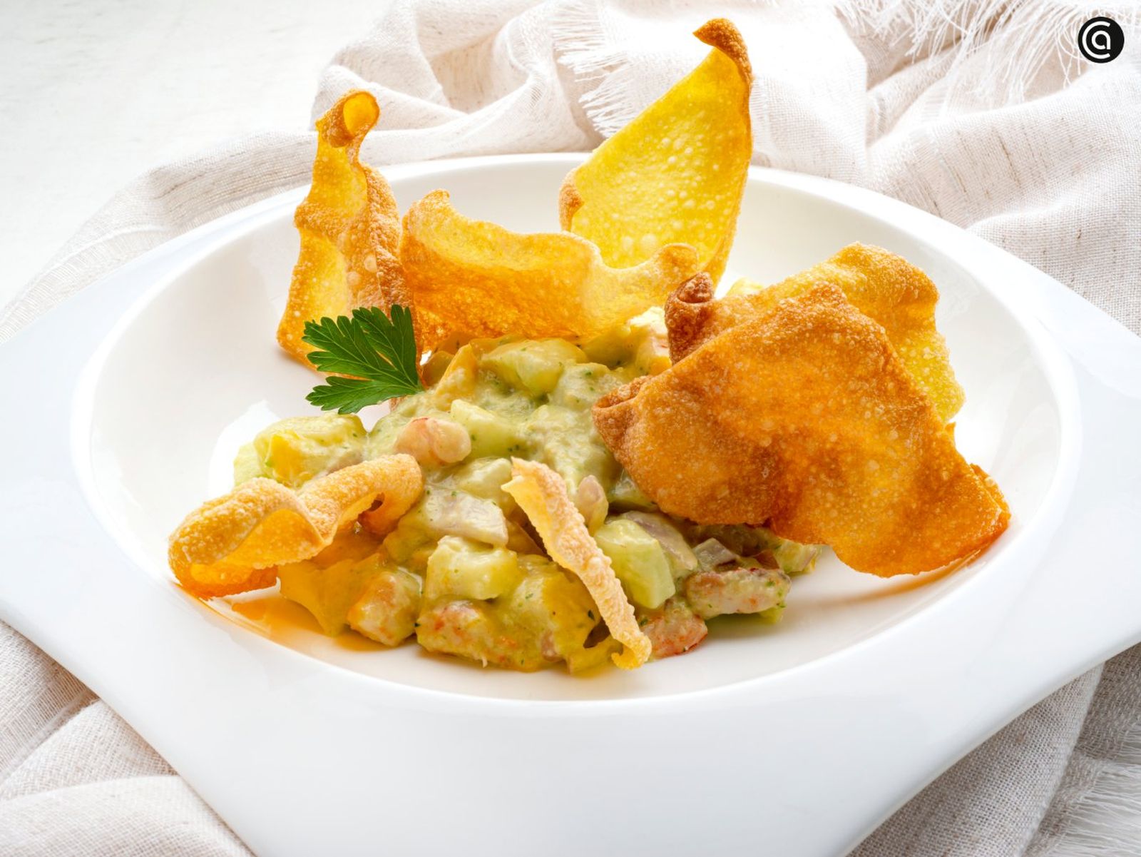 Una receta de ensaladilla con mayonesa de aguacate cremosa