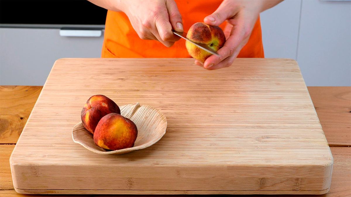 Receta de melocotón a la plancha con queso fresco, nueces y miel   paso 1