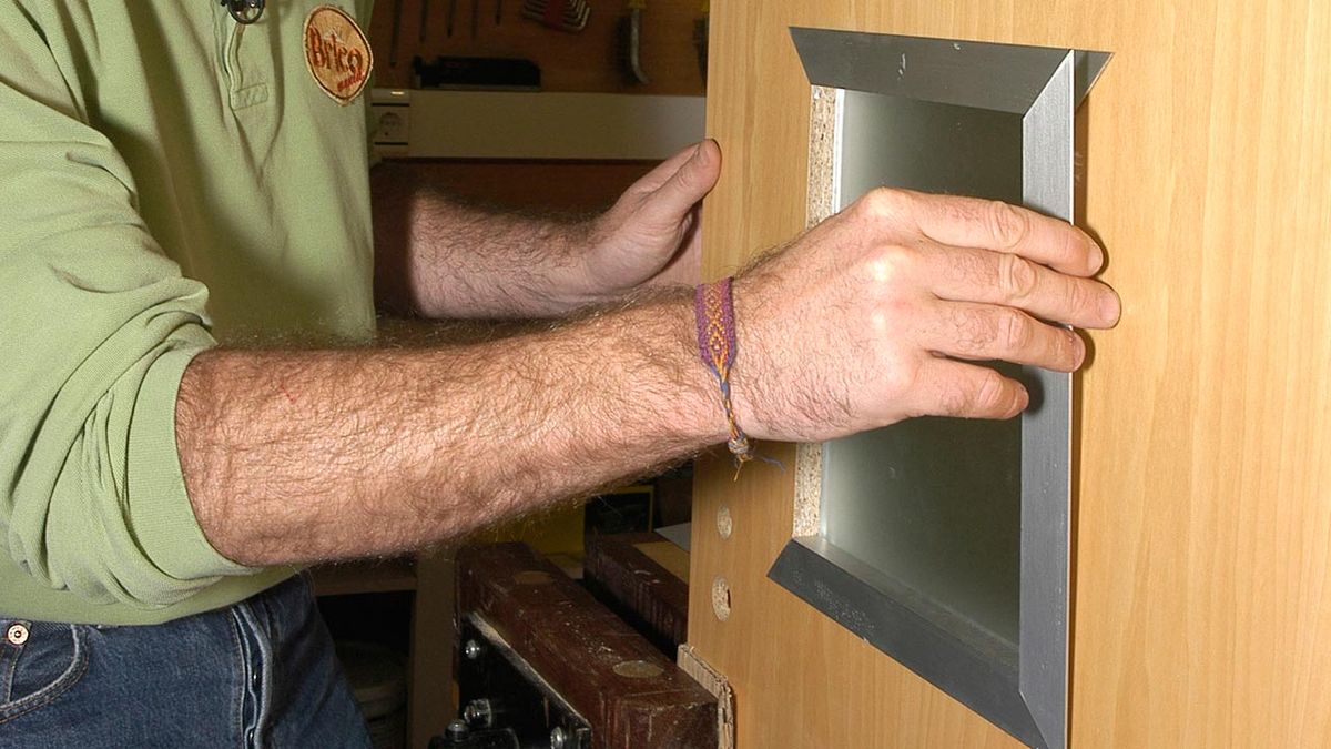 Cómo colocar cristales en una puerta de interior paso 8