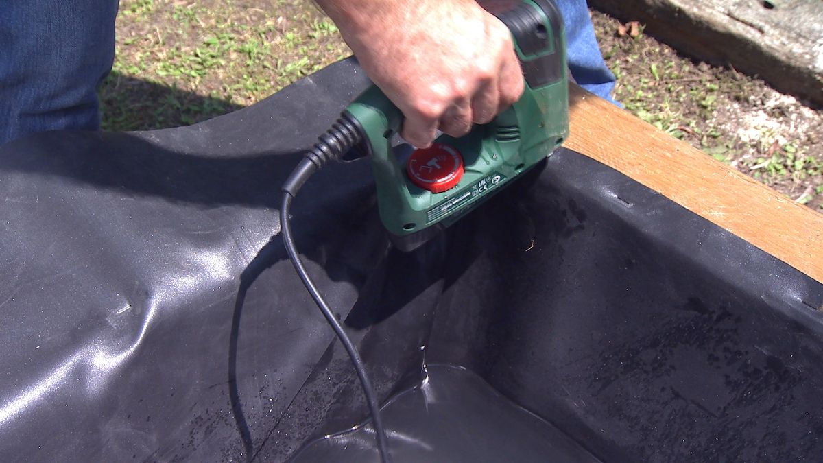 Estanque con traviesas paso 8