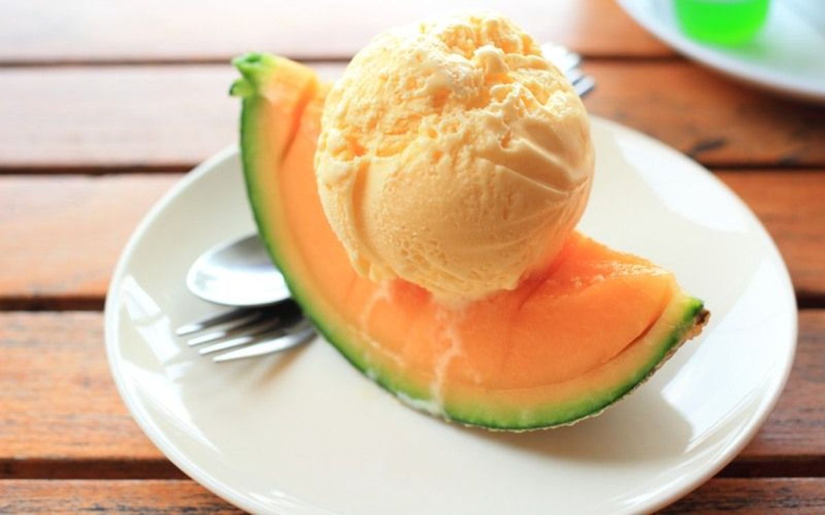 Un refrescante helado de melón cantalupo