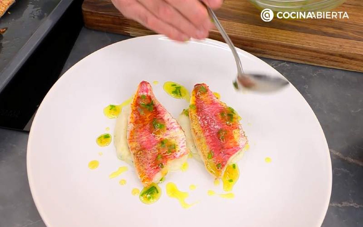 Rocía la vinagreta de dulce de manzana