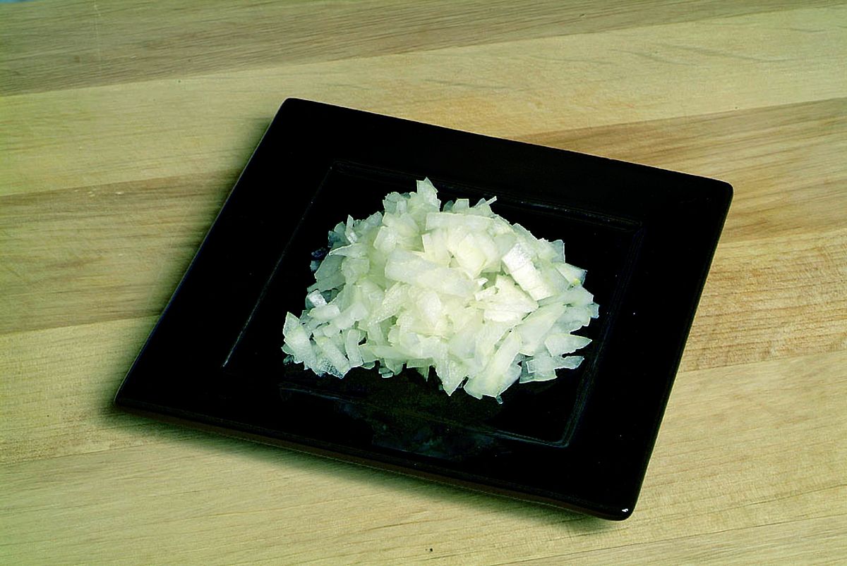 receta picar cebolla dados pequeños paso3